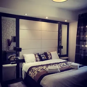 https://voyage-prive-deluxe.hotelitalianriviera.com