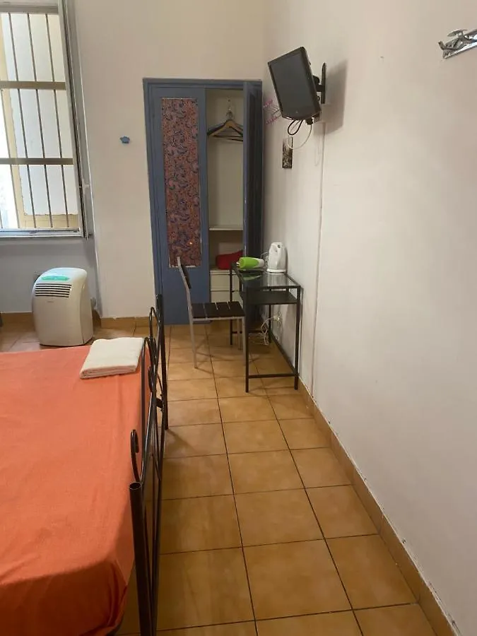 Meltin' Rome Guest House 2*,